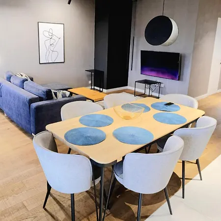Spacious & Modern 3br-2ba Apartamento
