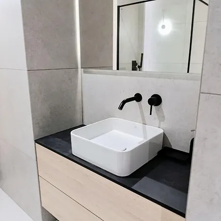 Spacious & Modern 3br-2ba Apartamento Varsóvia