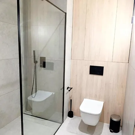 Spacious & Modern 3br-2ba Apartamento Varsóvia