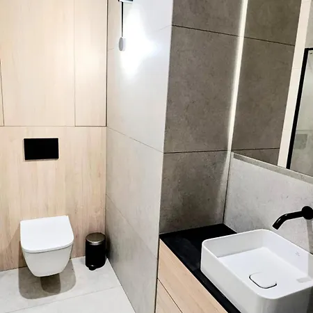 Spacious & Modern 3br-2ba ורשה