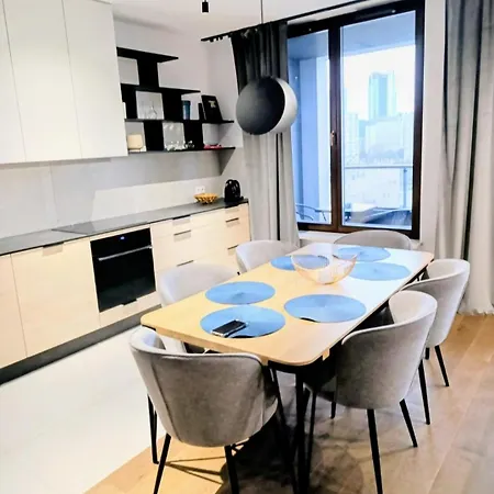 Spacious & Modern 3br-2ba Apartament *
