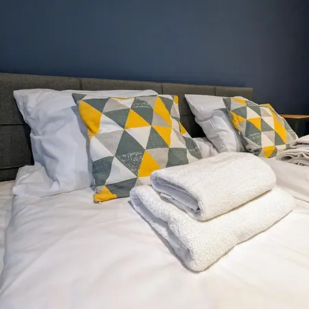 Apartament Spacious & Modern 3br-2ba *