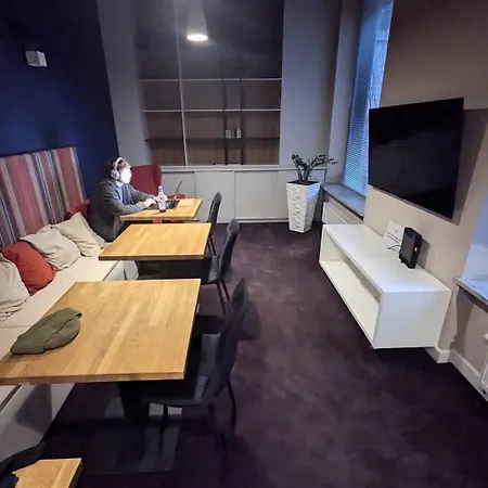 Spacious & Modern 3br-2ba