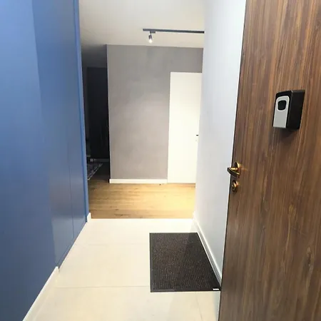 Spacious & Modern 3br-2ba *