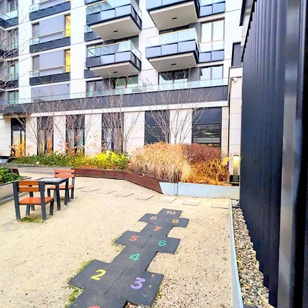 Spacious & Modern 3br-2ba * Warszawa