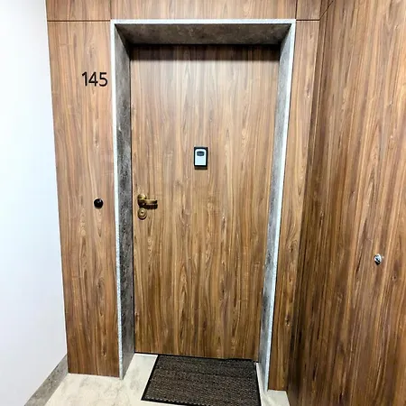 Spacious & Modern 3br-2ba Apartament Warszawa