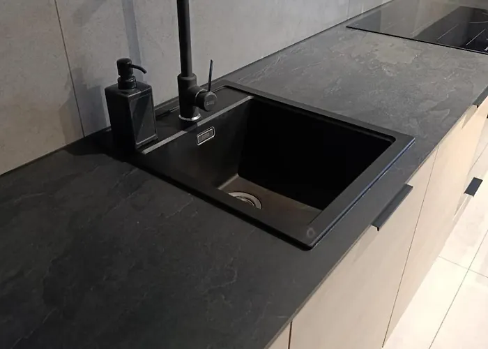 Lejlighed Spacious & Modern 3br-2ba