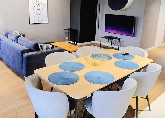 Spacious & Modern 3br-2ba Lejlighed