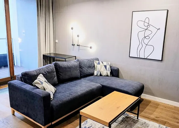 Spacious & Modern 3br-2ba Warszawa