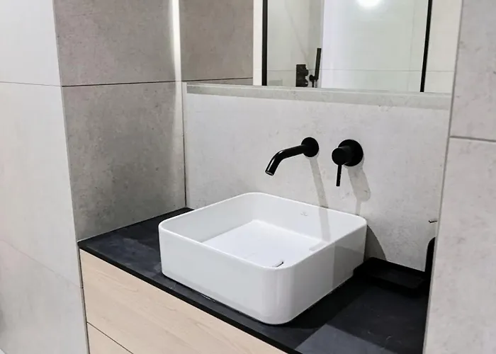 Spacious & Modern 3br-2ba Lejlighed Warszawa