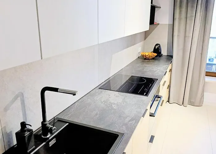 Spacious & Modern 3br-2ba