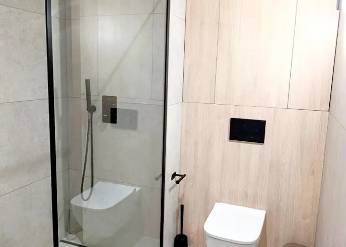 Spacious & Modern 3br-2ba Lejlighed Warszawa