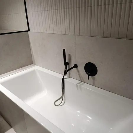 Spacious & Modern 3br-2ba Apartamento *