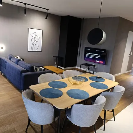 Spacious & Modern 3br-2ba