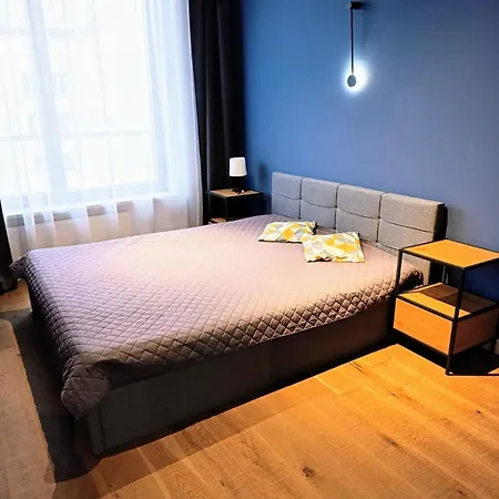 Spacious & Modern 3br-2ba Apartamento *