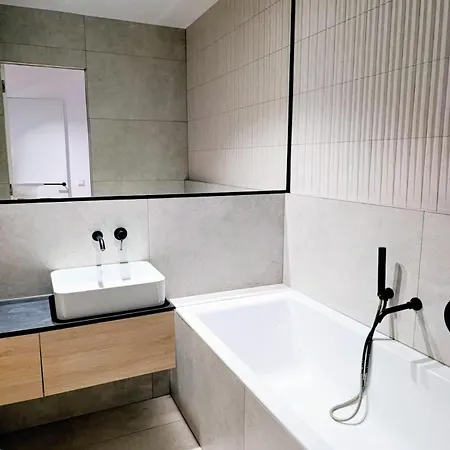 Apartamento Spacious & Modern 3br-2ba *